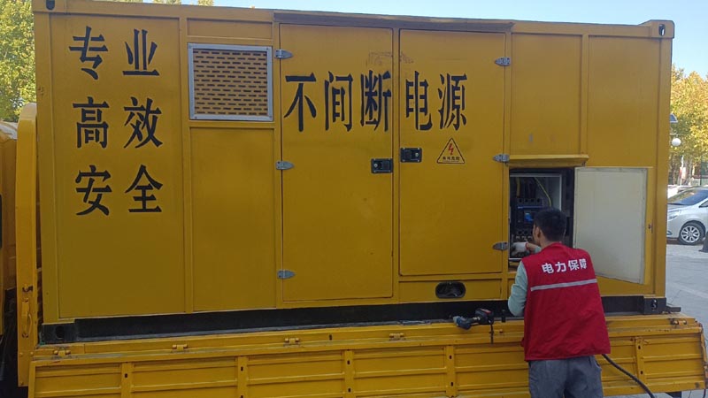乐至柴油发电机组和UPS电源配合使用时，如何避免切换过程中的电力中断？